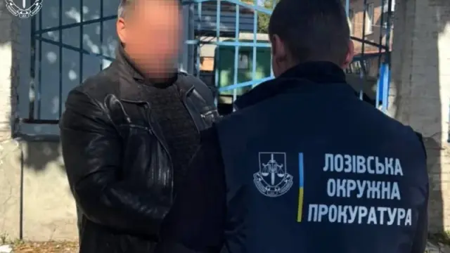 У Златополі чоловік погрожував знайомій пістолетом і вимагав 300 тисяч гривень