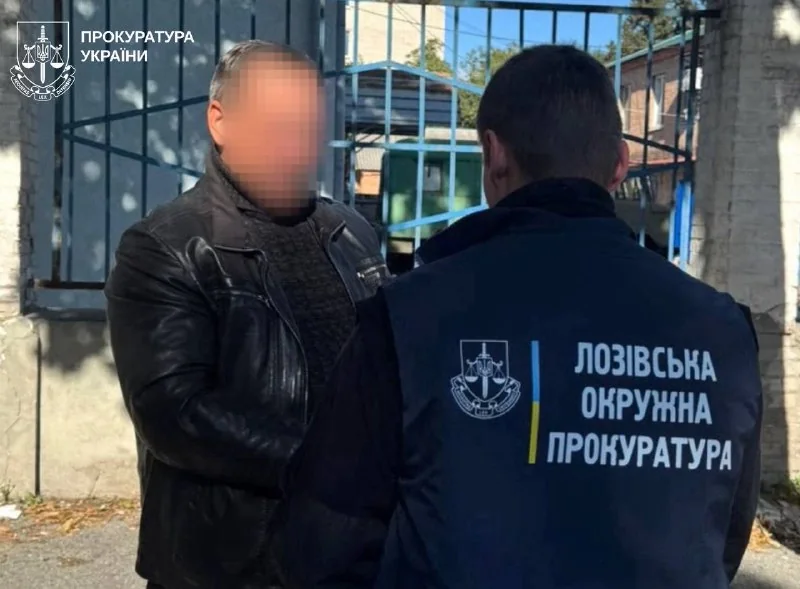 У Златополі чоловік погрожував знайомій пістолетом і вимагав 300 тисяч гривень