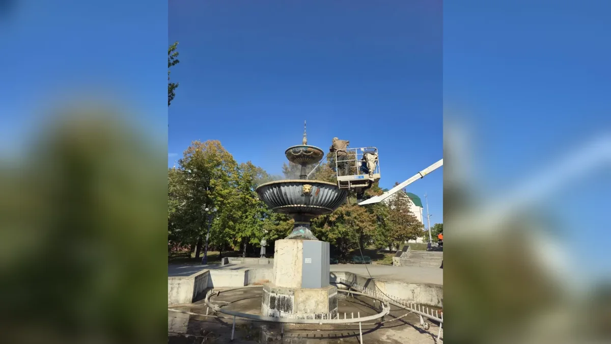У Покровському сквері Харкова 5 жовтня почали відновлення трирівневого фонтану