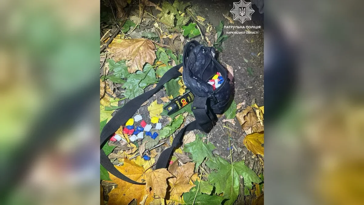 У Харкові затримали перехожого з близько 80 згортками ймовірних наркотиків