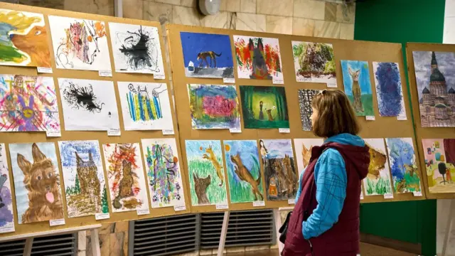 У харківському метро відкрили виставку учнів художньої школи імені Рєпіна